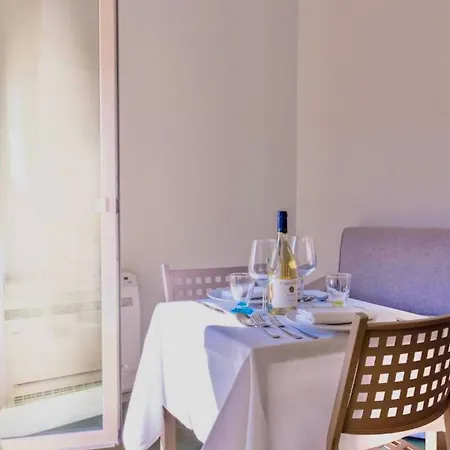 شقة فندقية Isa-residence With Swimming-pool In Marina Di Only 700 Meters From The Sea, Studio-apartments With Air Conditioning And Private Outdoor Area