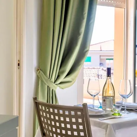 Isa-residence: Seaside Retreat With Pool And Private Outdoor Spaces Aparthotel Cecina (Livorno)