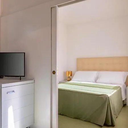 Aparthotel Isa-residence: Seaside Retreat With Pool And Private Outdoor Spaces Cecina (Livorno)